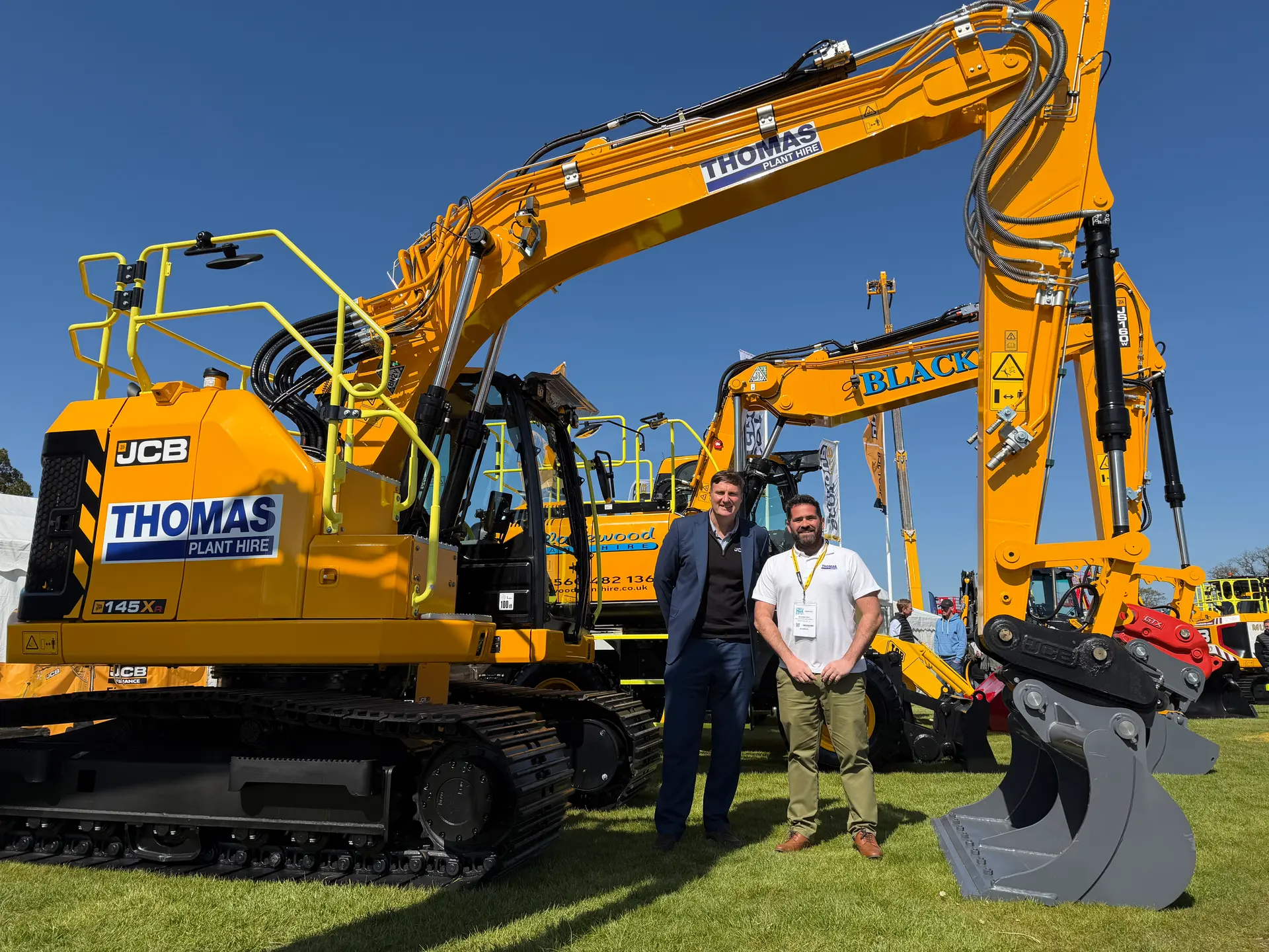 Thomas Plant Hire orders 300 JCB machines