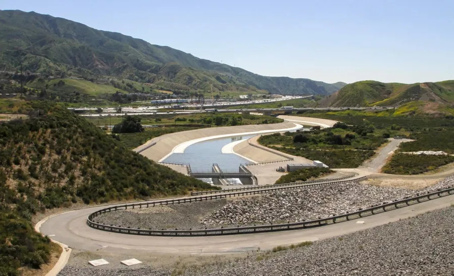 Barnard lands Southern California dam programme