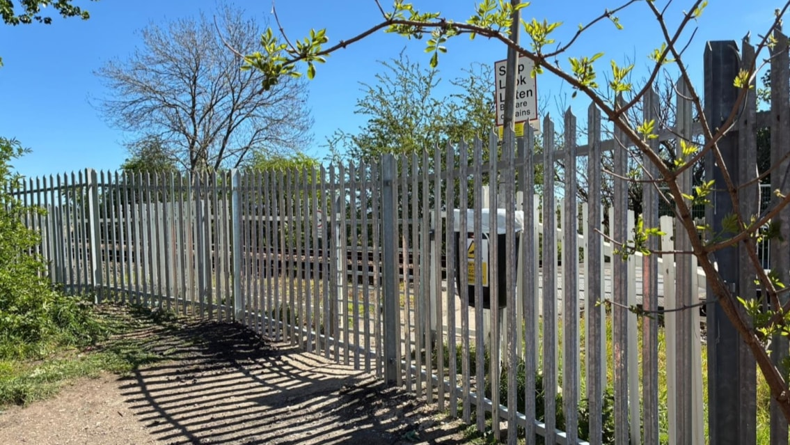 Network Rail upgrades Sportsfield level crossing