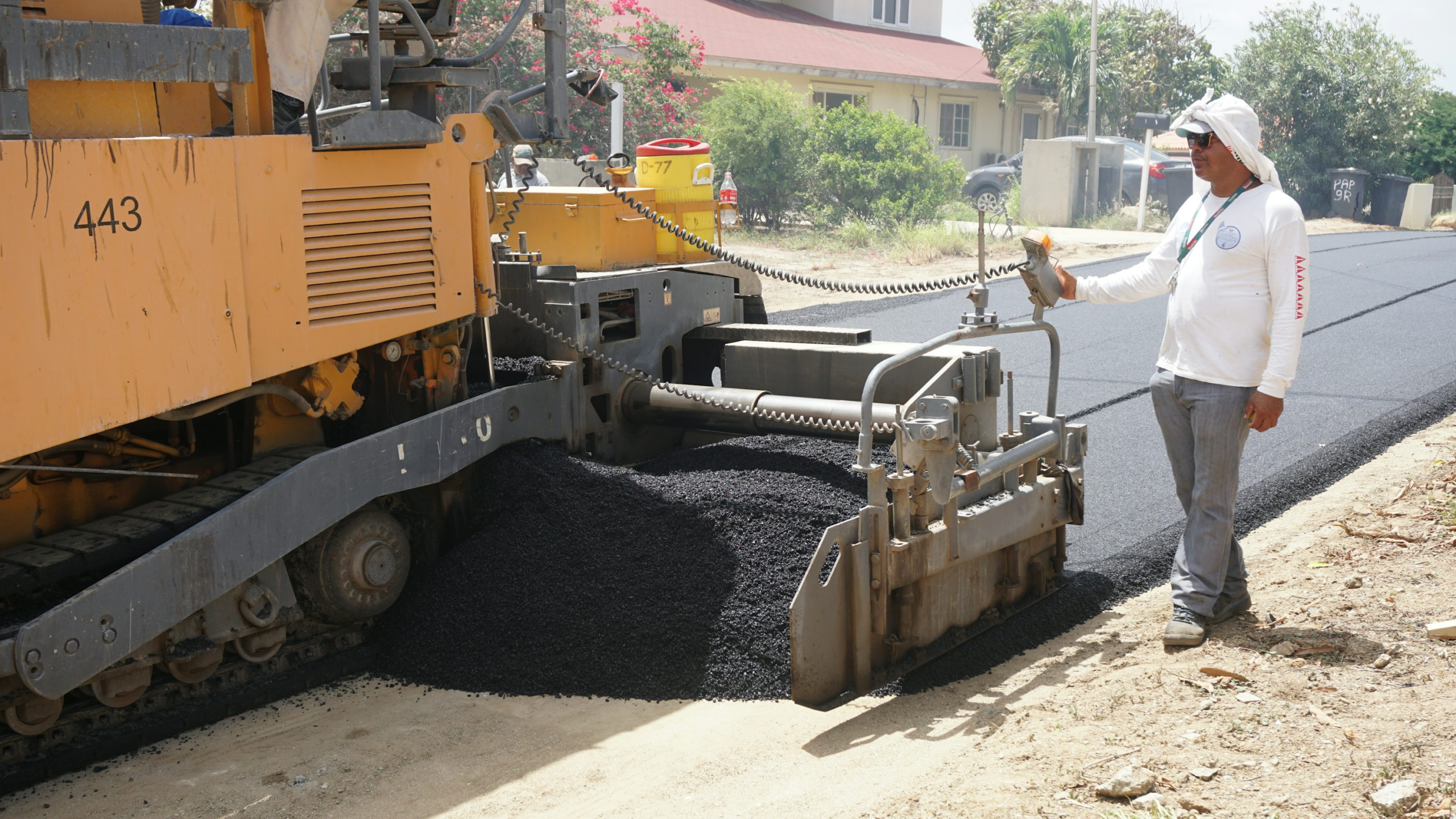 Eurovia tests electric paver on Essex highway