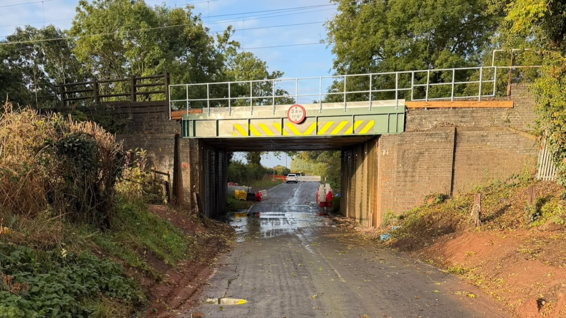 Nuneaton railway bridge reopens after beam replacement Nuneaton railway bridge reopens after beam replacement