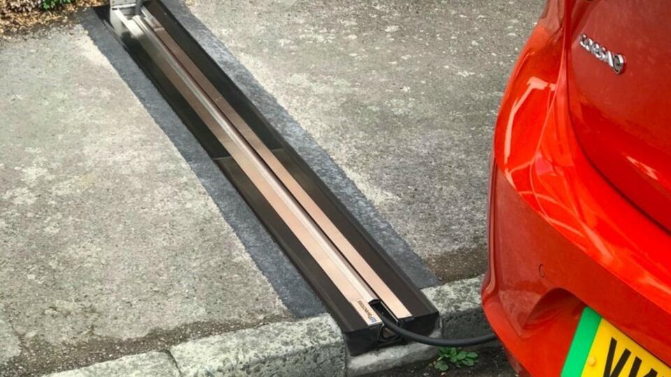 Cross-pavement EV charging gains planning exemption